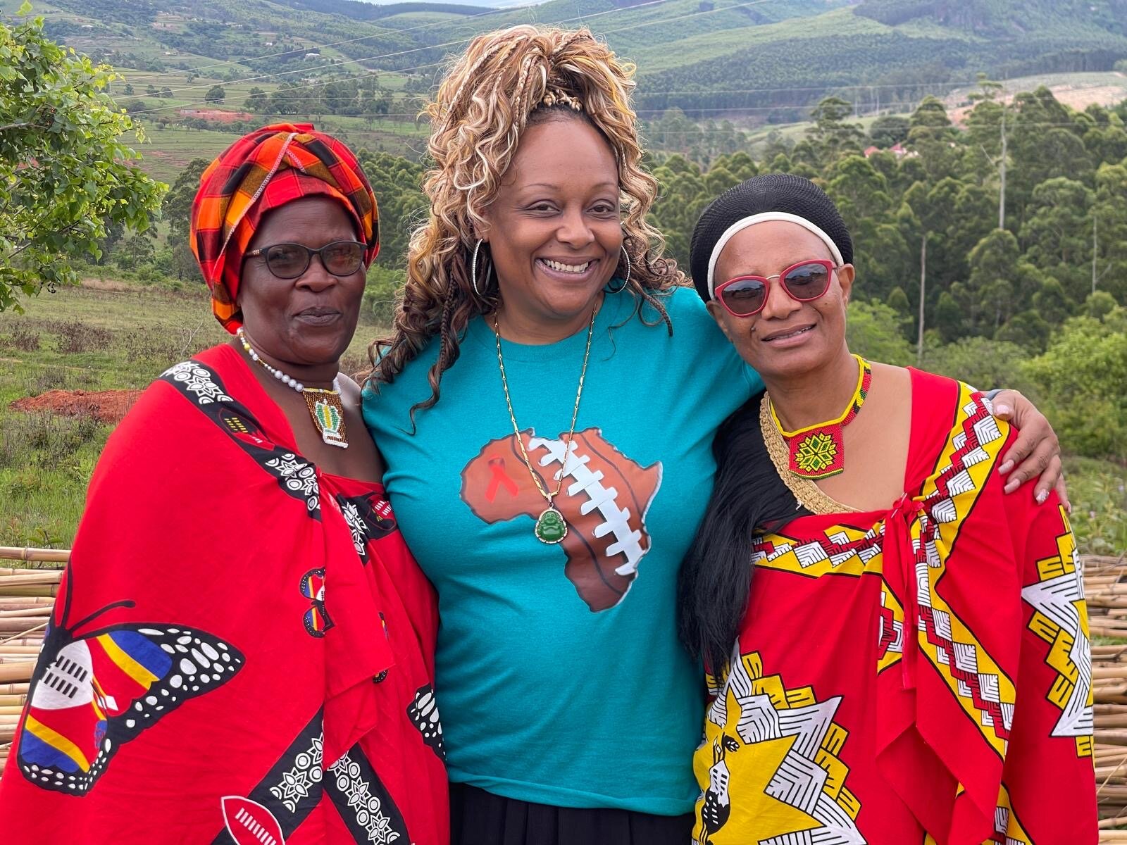 Traveler with two Gogos in traditional dress